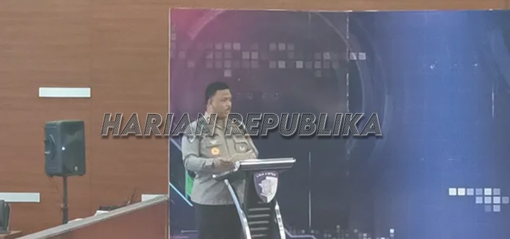 Viral Polisi Lawan Arus Saat Kawal Pejabat di Demak